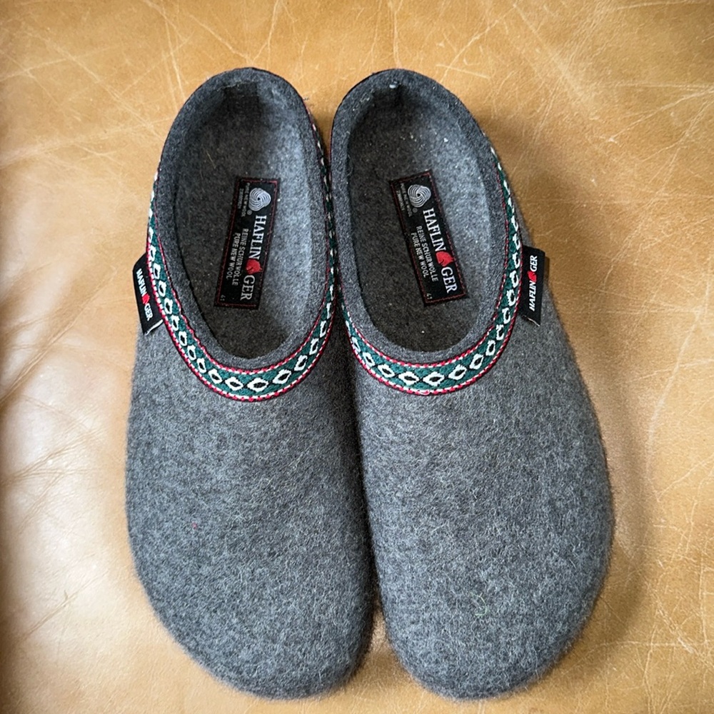 New without tags or box. Classic pair of cozy shoes by Halflinger.